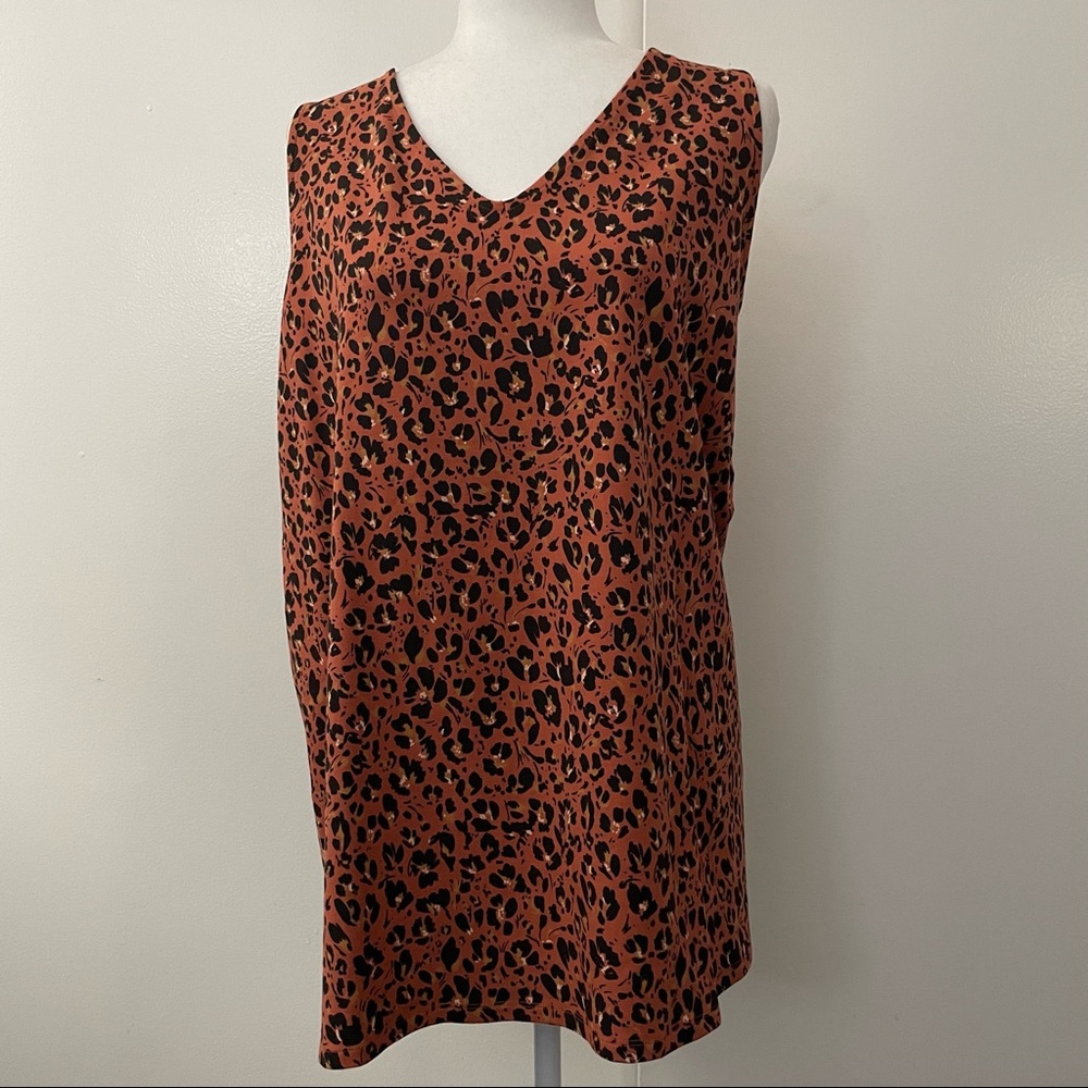 Leopard V-Neck Foxy Tee
